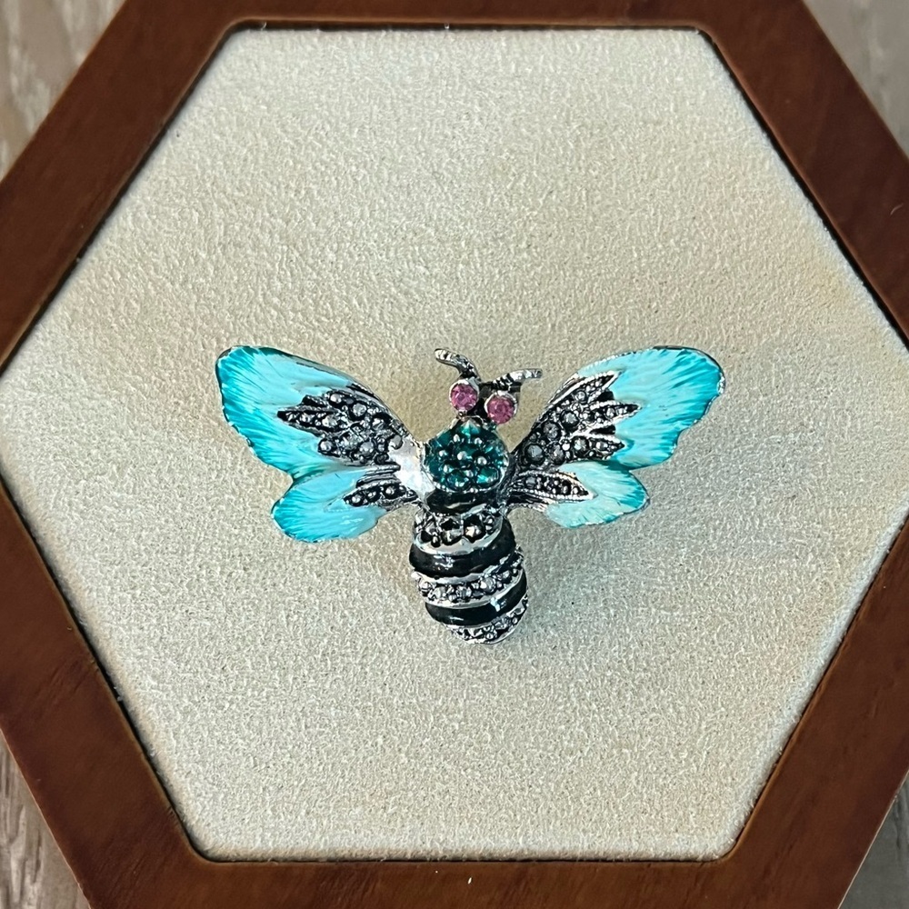 Vintage Blue and Silver Bee Brooch - Picture 2 of 9